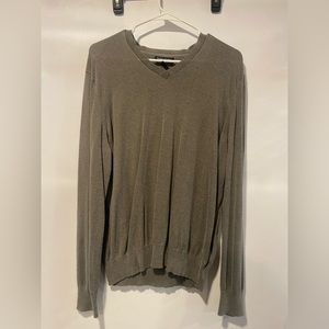 Men’s grey long sleeve vneck